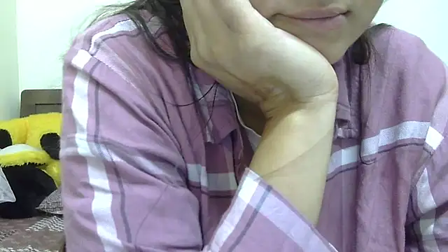 lovelydesi21 online show from April 8, 5:20 am