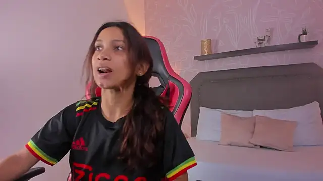 cora 22 online show from October 25, 12:39 pm