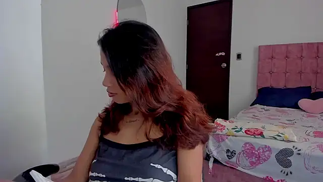 Snapshot of cora_22 chatting on July 11, 4:18 pm cora 22 online show from July 11, 4:18 pm