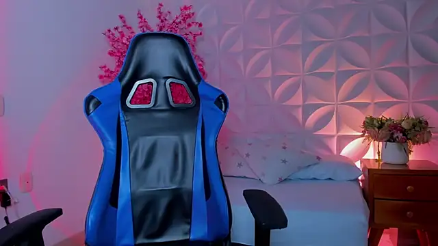 cora 22 online show from November 15, 1:04 pm