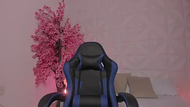 cora 22 online show from March 24, 1:00 pm