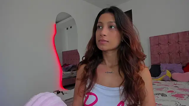 Snapshot of cora_22 chatting on April 22, 12:23 pm cora 22 online show from April 22, 12:23 pm