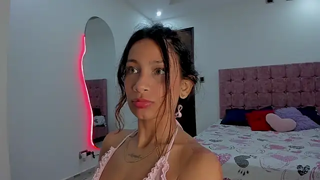 Snapshot of cora_22 chatting on July 10, 2:22 am cora 22 online show from July 10, 2:22 am
