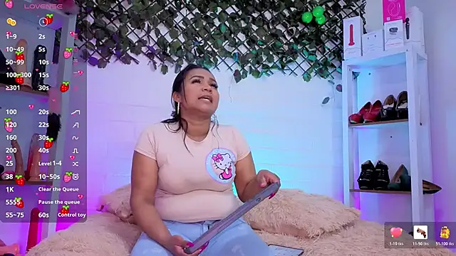 Snapshot of louise_nails chatting on June 30, 6:41 pm louise nails online show from June 30, 6:41 pm