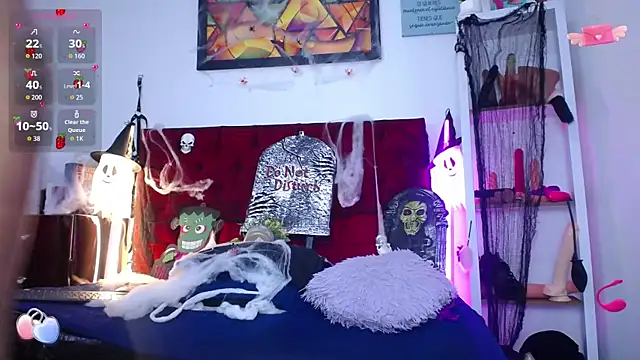 Snapshot of louise_nails chatting on October 28, 12:59 pm louise nails online show from October 28, 12:59 pm