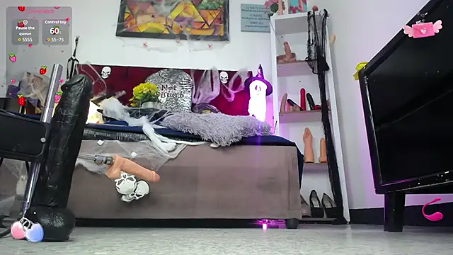 Snapshot of louise_nails chatting on October 23, 1:10 pm louise nails online show from October 23, 1:10 pm