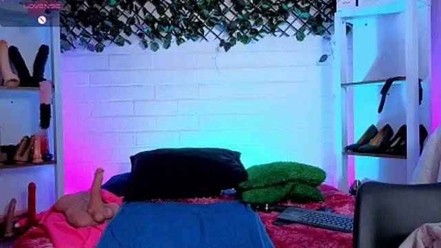 louise nails online show from May 30, 4:01 pm