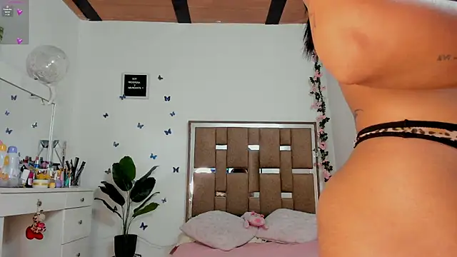 kendall-ewers online show from April 11, 1:46 am