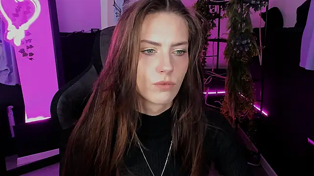 Snapshot of EmilyWilden chatting on November 6, 8:29 am EmilyWilden online show from November 6, 8:29 am