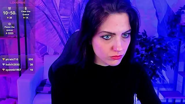 Snapshot of EmilyWilden chatting on December 8, 12:30 pm EmilyWilden online show from December 8, 12:30 pm