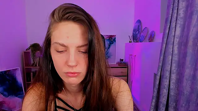 Snapshot of EmilyWilden chatting on February 27, 8:35 am EmilyWilden online show from February 27, 8:35 am