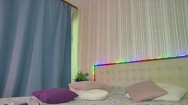 Snapshot of RubyValen chatting on June 9, 1:28 am RubyValen online show from June 9, 1:28 am