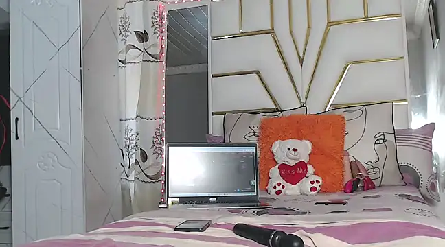 Snapshot of SexyyNana chatting on March 9, 7:34 am SexyyNana online show from March 9, 7:34 am
