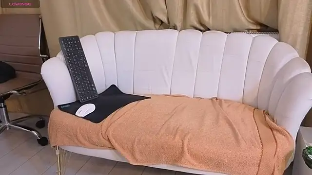 Snapshot of TheTopAlex chatting on October 22, 2:33 am TheTopAlex online show from October 22, 2:33 am