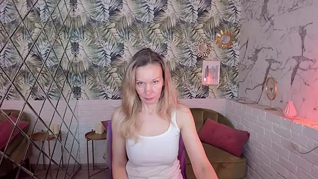 Snapshot of NancyGrace chatting on February 25, 5:18 am NancyGrace online show from February 25, 5:18 am