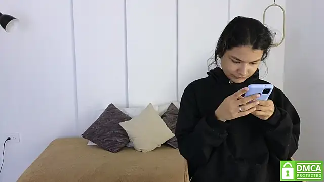 Snapshot of sexychanell_18 chatting on October 2, 12:52 pm sexychanell 18 online show from October 2, 12:52 pm