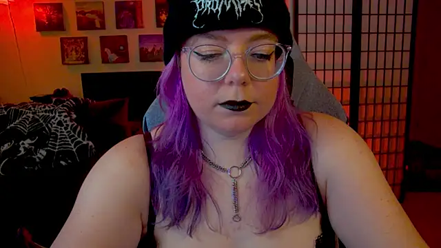 KiraSpitQueen online show from February 1, 4:44 am