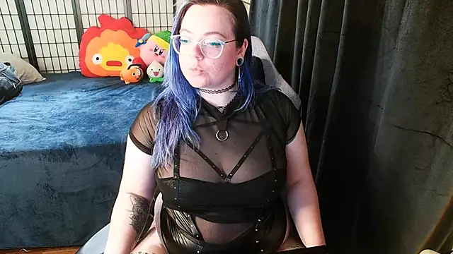 Snapshot of KiraSpitQueen chatting on March 23, 4:49 am KiraSpitQueen online show from March 23, 4:49 am