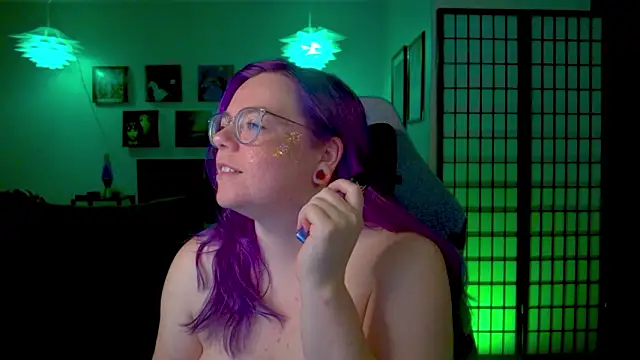 KiraSpitQueen online show from March 18, 3:42 am