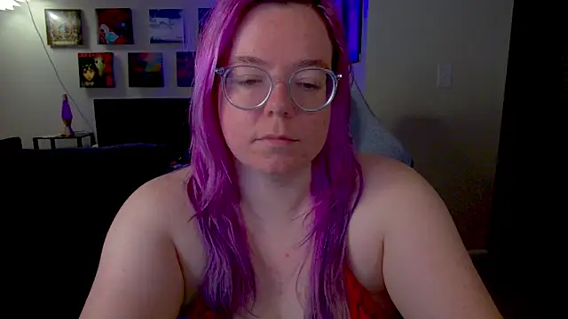 KiraSpitQueen online show from April 15, 3:45 am