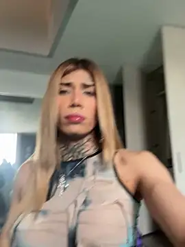 caroline cossei online show from March 31, 8:22 pm