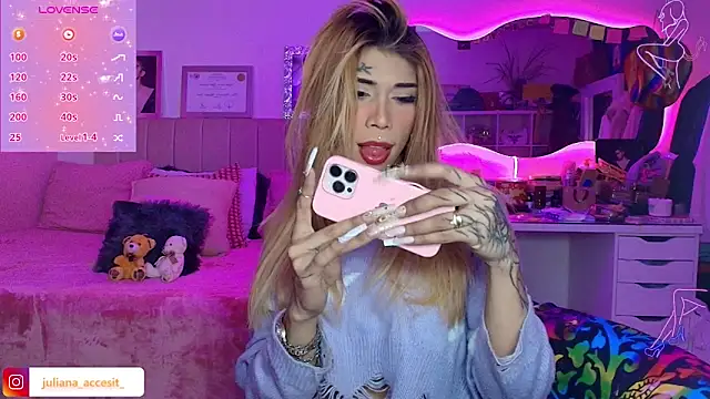 caroline cossei online show from February 11, 5:18 am