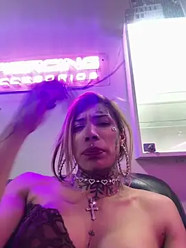 caroline cossei online show from April 4, 7:20 pm