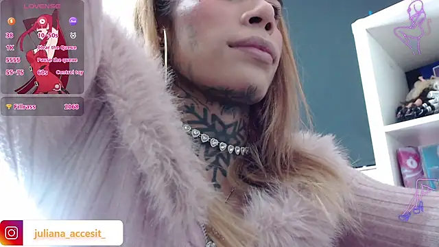 Snapshot of caroline_cossei chatting on July 1, 3:18 am caroline cossei online show from July 1, 3:18 am