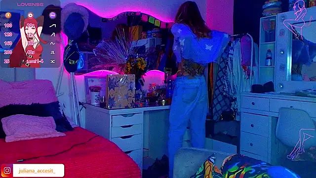 caroline cossei online show from March 8, 5:33 am