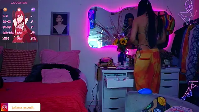 caroline cossei online show from March 4, 9:55 pm