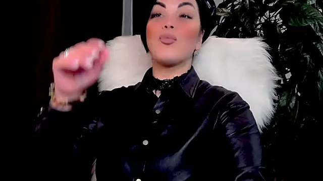 QueenOfUrKink online show from February 12, 7:57 pm