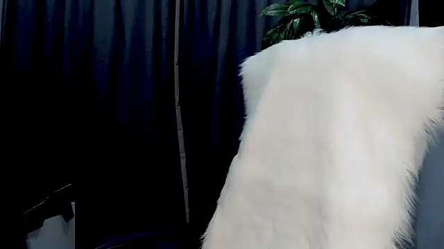 Snapshot of QueenOfUrKink chatting on November 28, 7:47 pm QueenOfUrKink online show from November 28, 7:47 pm