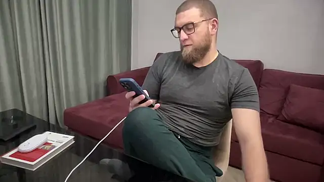Snapshot of Bear_bear_ chatting on March 8, 12:55 am Bear bear online show from March 8, 12:55 am