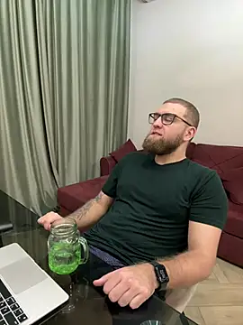 Snapshot of Bear_bear_ chatting on March 6, 3:35 pm Bear bear online show from March 6, 3:35 pm