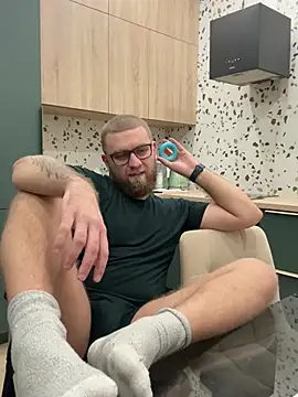 Snapshot of Bear_bear_ chatting on February 22, 7:03 pm Bear bear online show from February 22, 7:03 pm