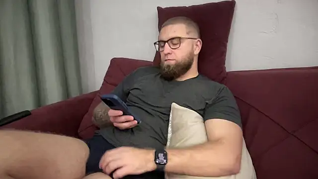 Snapshot of Bear_bear_ chatting on February 19, 5:27 pm Bear bear online show from February 19, 5:27 pm