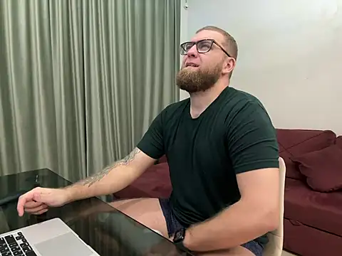 Snapshot of Bear_bear_ chatting on March 5, 10:32 pm Bear bear online show from March 5, 10:32 pm