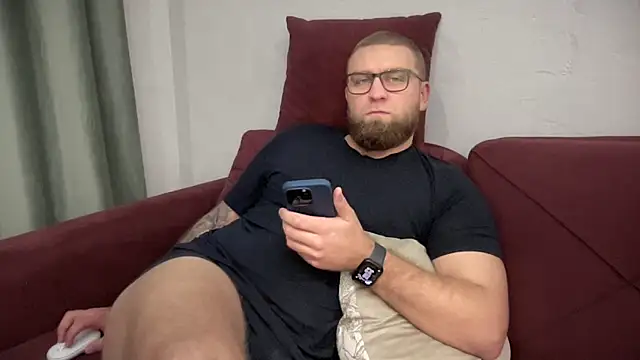 Snapshot of Bear_bear_ chatting on February 12, 3:49 pm Bear bear online show from February 12, 3:49 pm