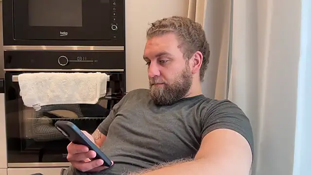 Bear bear  online show from April 8, 9:44 am