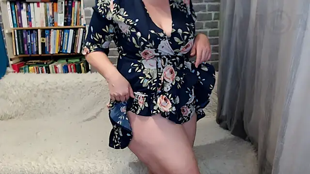 Snapshot of Rainbow_lady chatting on November 12, 2:15 am Rainbow lady online show from November 12, 2:15 am