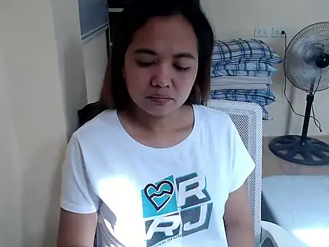 xTheLastVIRGINx online show from February 15, 6:25 am