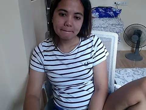 xTheLastVIRGINx online show from January 14, 5:33 am