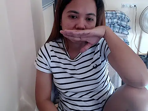 xTheLastVIRGINx online show from February 10, 5:50 am