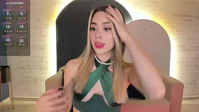 Snapshot of JuanitaClay chatting on March 18, 8:48 pm JuanitaClay online show from March 18, 8:48 pm