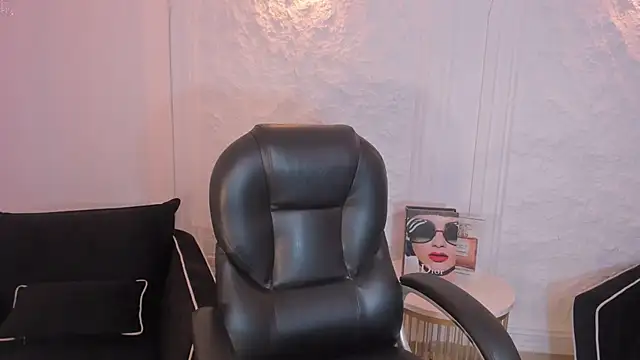 JuanitaClay online show from January 10, 12:00 pm