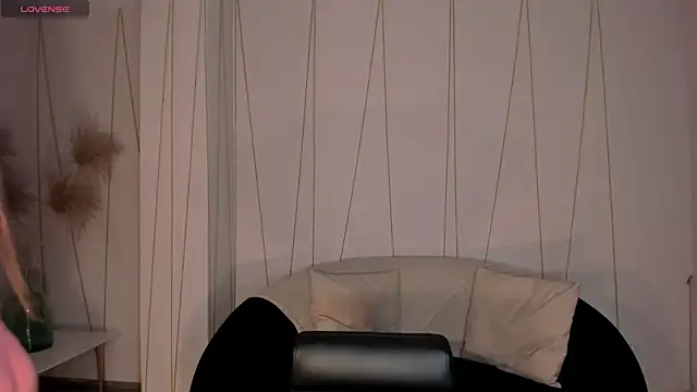 Snapshot of JuanitaClay chatting on May 15, 7:23 pm JuanitaClay online show from May 15, 7:23 pm