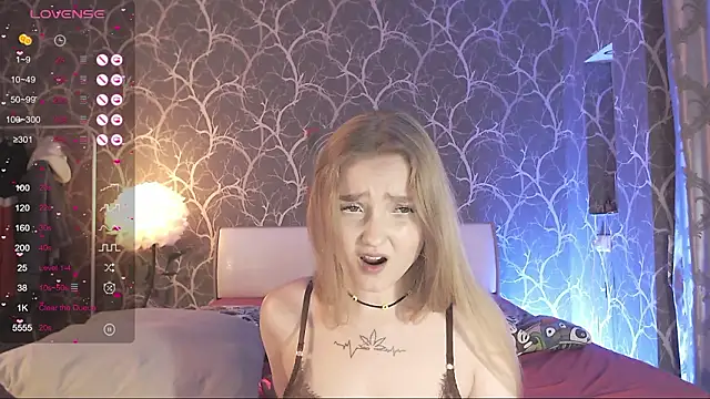 MiaMiaMeow online show from February 13, 4:51 pm