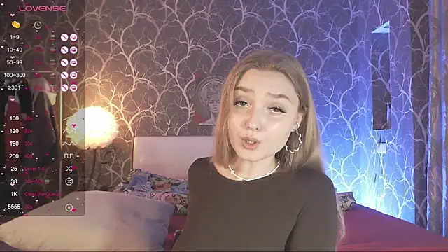 MiaMiaMeow online show from April 17, 5:05 pm