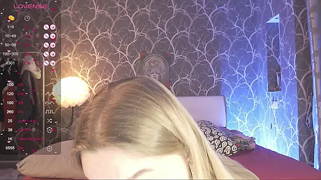 MiaMiaMeow online show from March 11, 4:45 pm