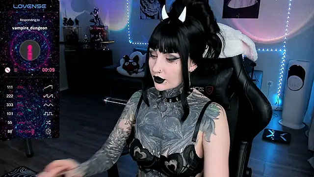 Snapshot of RachelQueen_ chatting on February 22, 10:51 am RachelQueen online show from February 22, 10:51 am